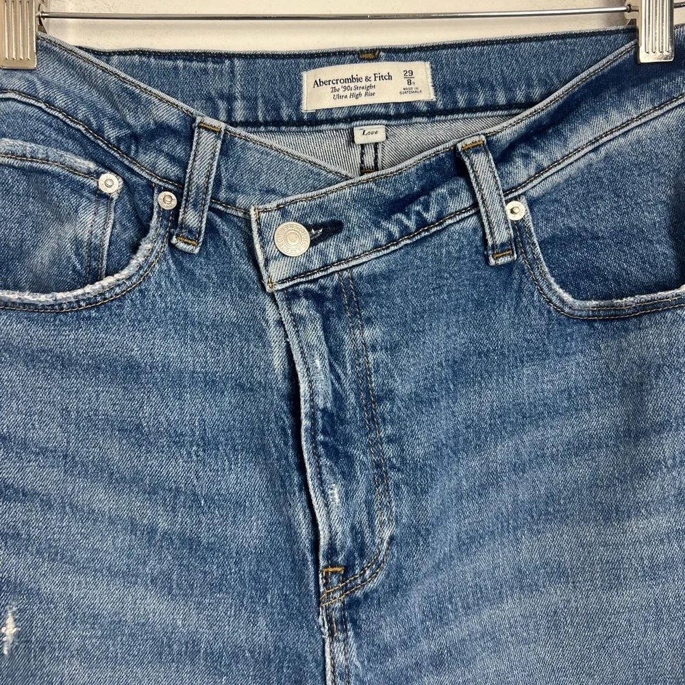 Abercrombie & Fitch Size 29 The 90s Straight Ultra High Rise Crisscross Jeans‎